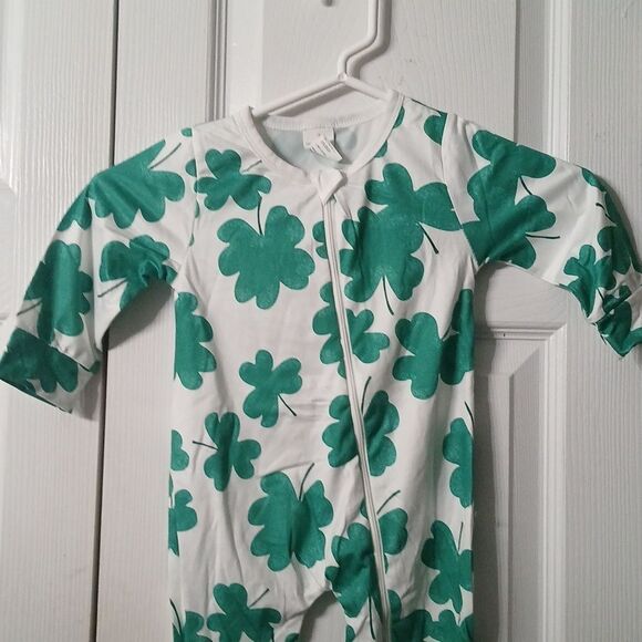 St Patrick's Day footed pajama onsie outfit Sz 70 NWOT 6-12 months - Picture 3 of 5